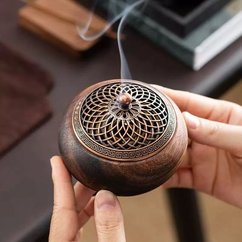 Encensoir en noyer massif